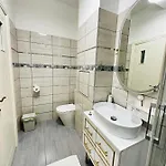 Krisztina 21 *